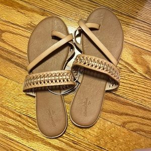 Universal Thread Summer Sandals, brand new , never worn, size 8
